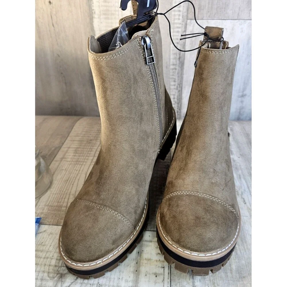 Time and Tru Women's Lug Chelsea Boots Size 9 NWT